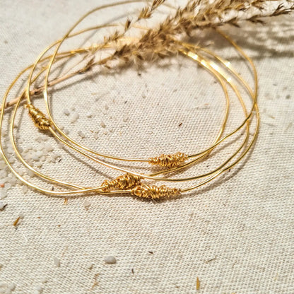 bracelet jonc brindille gold filled fait main délicat femme artisanal