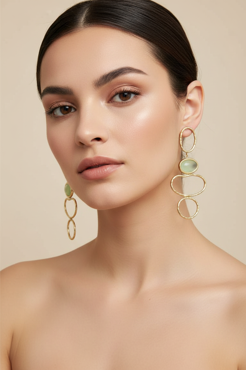 Boucles d'oreilles longues anneaux dorés cabochon vert — Acier inoxydable