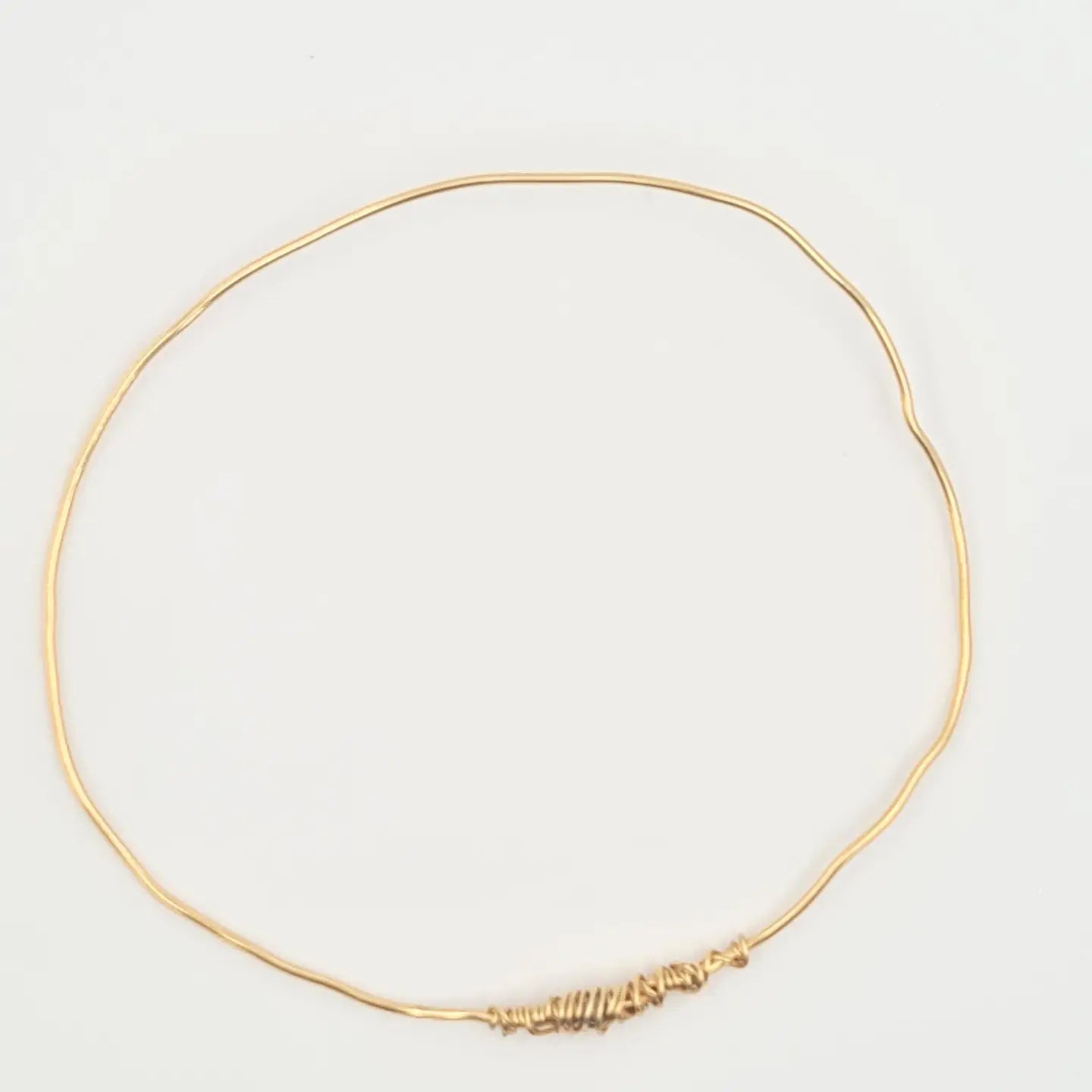 bracelet jonc brindille gold filled fait main délicat femme artisanal